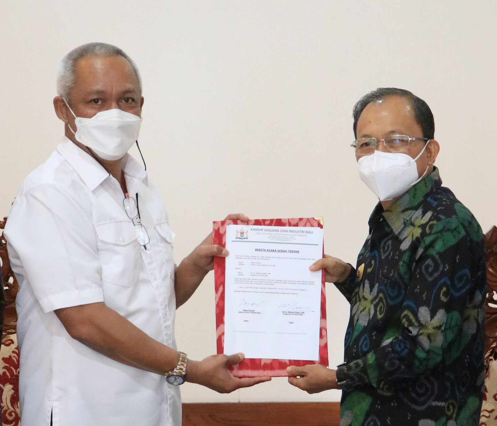 podiumnews.com-Pemprov Bali Terima Bantuan Generator Oksigen dari Kadin